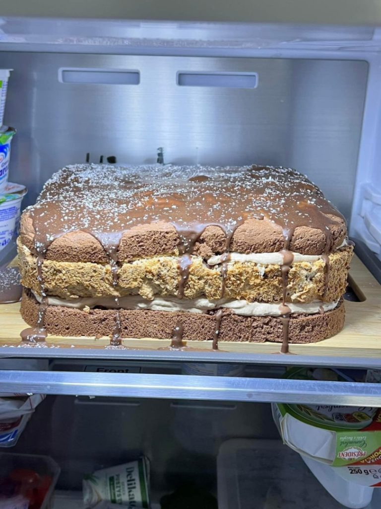 “Ciasto Dare – Kakaowa Rozkosz z Nutą Niespodzianki”