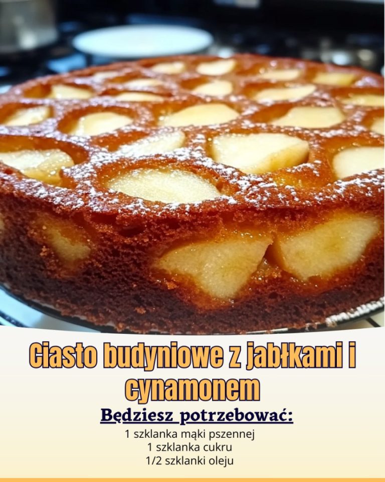 Ciasto budyniowe z jabłkami i cynamonem