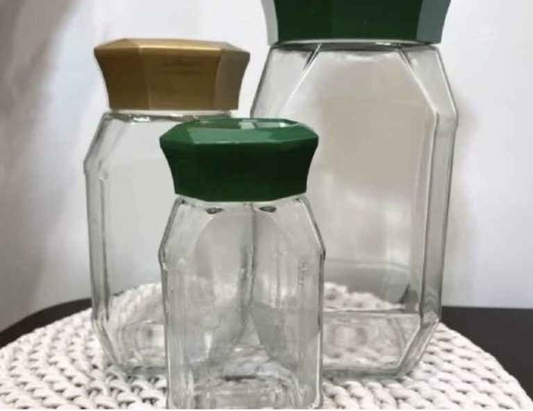 „Stara puszka, nowy styl: elegancka ozdoba do kuchni z recyklingu”