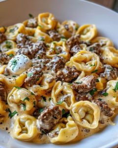 Makaron Tortellini z serem i stekiem z Filadelfii