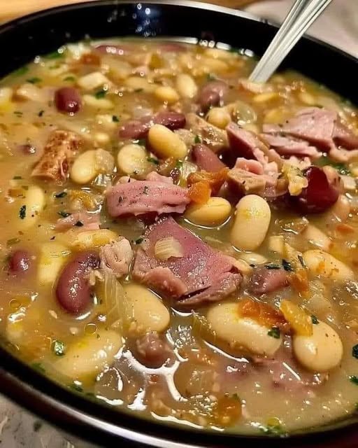 Pikantna zupa z szynki i fasoli